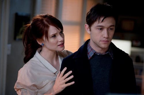Bryce Dallas Howard and Joseph Gordon-Levitt in 50/50