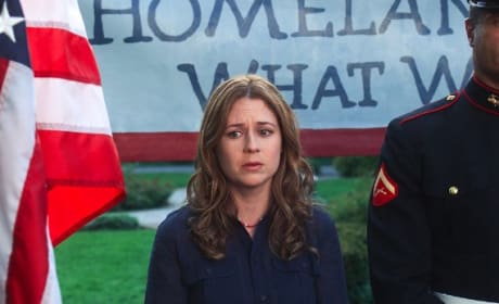Interview: Jenna Fischer Finds First Leading Role in A Little Help Scary and Fun