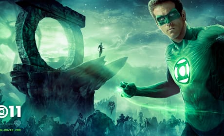 Ryan Reynolds Is Out of this World on the New Green Lantern Billboard Poster!