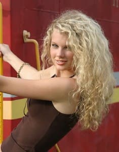 taylorswift2_v_p1 Taylor Swift to Appear in Hannah Montana: The Movie