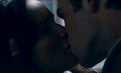 Catching Fire Trailer: Gale Kisses Katniss!
