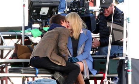First Look: Peter Parker and Gwen Stacy Kiss in New Spider-Man Photos