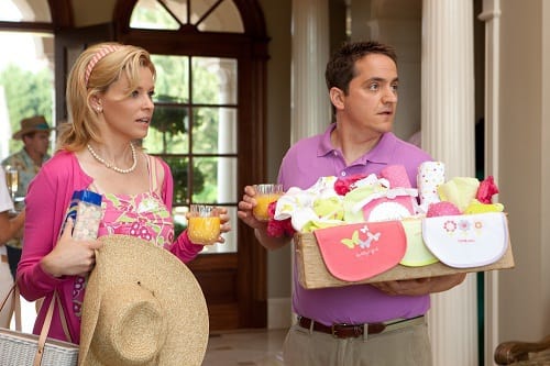 Elizabeth Banks and Ben Falcone in What to Expect