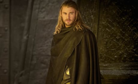 Chris Hemsworth Stars in Thor: The Dark World