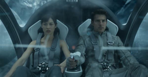 Oblivion Olga Kurylenko Tom Cruise