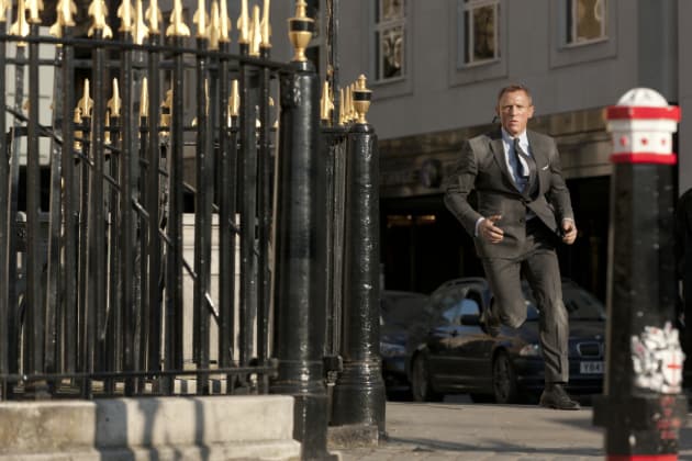 Daniel Craig Skyfall Action Shot