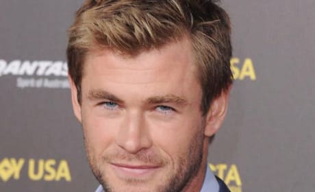 Chris Hemsworth Cast as Receptionist in All-Female Ghostbusters