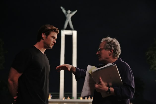 Michael Mann Directs Chris Hemsworth