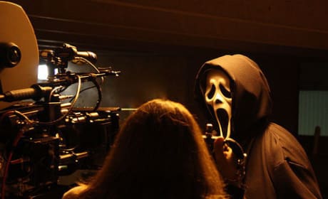 Get a Peek at Ghostface in Scream 4!
