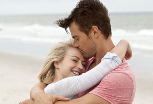 Safe Haven Stars Julianne Hough and Josh Duhamel