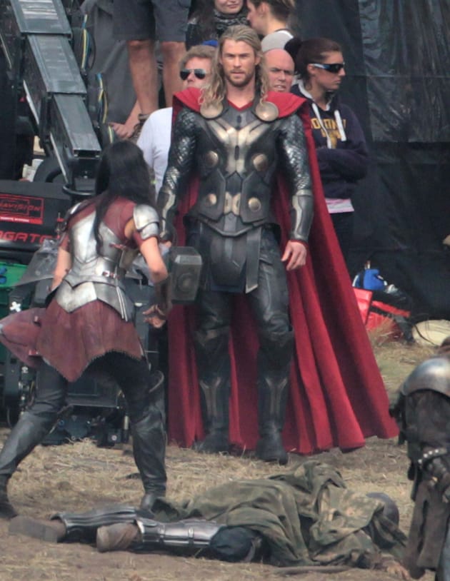 Chris Hemsworth Jaimie Alexander Thor: The Dark World Set Photo