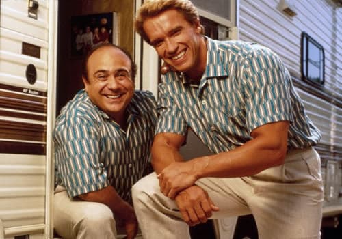 Danny DeVito and Arnold Schwarzenegger in Twins
