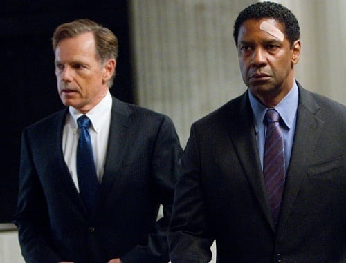 Bruce Greenwood and Denzel Washington in Flight
