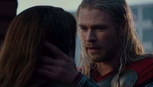 Natalie Portman Chris Hemsworth Star in Thor The Dark World