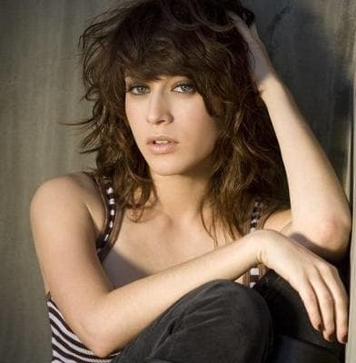 Lizzy Caplan Picture