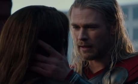 Natalie Portman Chris Hemsworth Star in Thor The Dark World