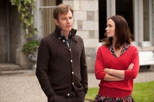 Emily Blunt and Ewan McGregor in Salmon Fishing in the Yemen
