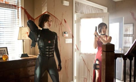 Milla Jovovich and Li Bingbing Resident Evil: Retribution Still