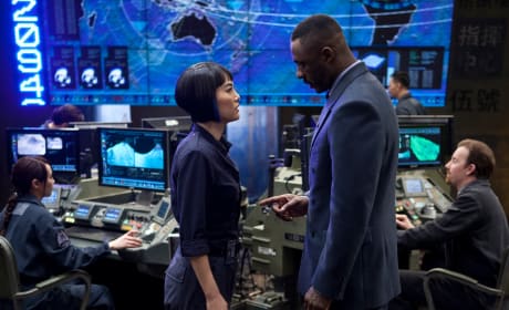 Pacific Rim Gets a New Still: Idris Elba's Pointing Fingers
