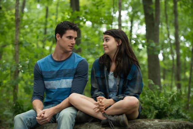 The DUFF Robbie Amell Mae Whitman