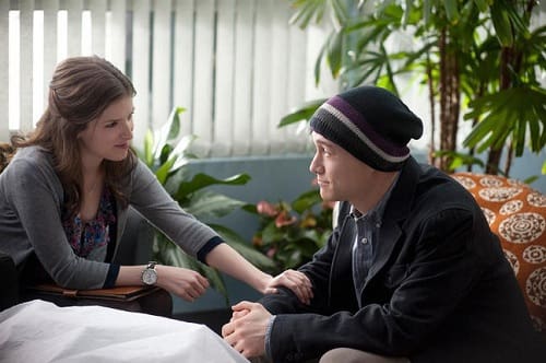 Joseph Gordon-Levitt and Anna Kendrick in 50/50