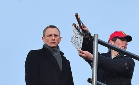 Daniel Craig Filming Skyfall Photos!