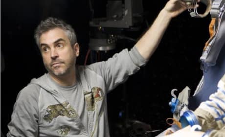 Alfonso Cuaron Directs Gravity