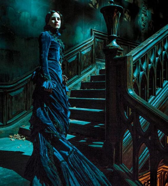 Jessica Chastain Takes the Stairs