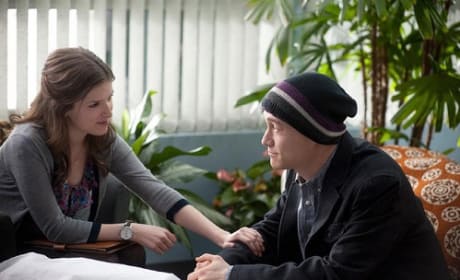 Joseph Gordon-Levitt and Anna Kendrick in 50/50