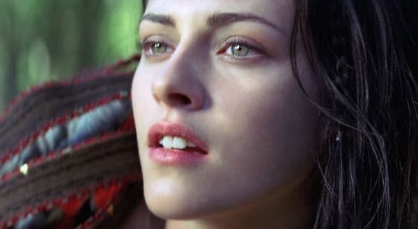 Kristen Stewart Stars in Snow White and the Huntsman