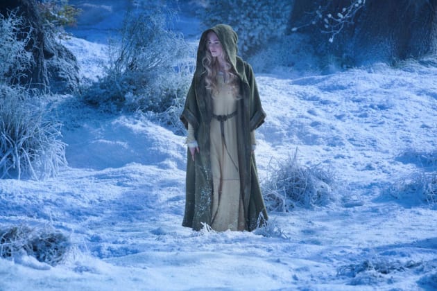 Elle Fanning Appears Lost