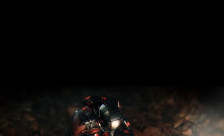 Ant-Man Photos: Paul Rudd Sizes Up a New Friend (or Foe?) 