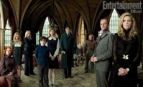 Dark Shadows Cast Photo