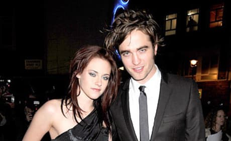 Kristen Stewart and Robert Pattinson Come Out for Twilight Premiere