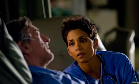 Halle Berry and Robert De Niro in New Year's Eve