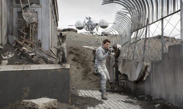 Tom Cruise Oblivion Still