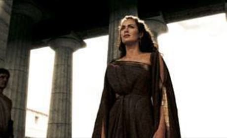 Queen Gorgo in front of the Senate