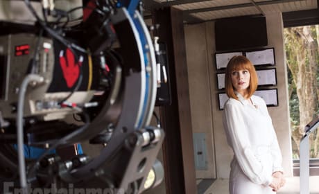 Jurassic World Bryce Dallas Howard Set Photo