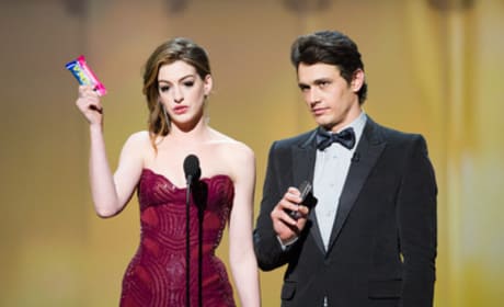 Anne Hathaway's Oscar Outfits #5
