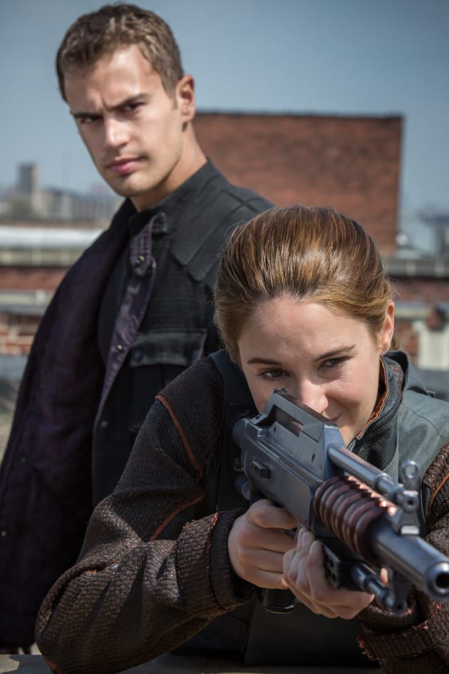 Theo James Shailene Woodley Divergent