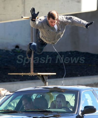 Tom Cruise Flies