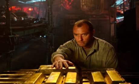 Black Sea Trailer: Jude Law Looks For Nazi Gold (In a Sub!)