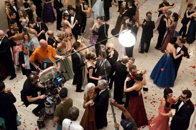 The Dark Knight Rises Christian Bale Anne Hathaway Set Photo