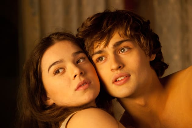 Douglas Booth Hailee Steinfeld Romeo and Juliet