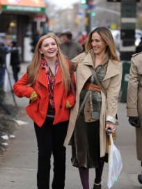 Abigail Breslin and Sarah Jessica Parker on New Year's Eve Set
