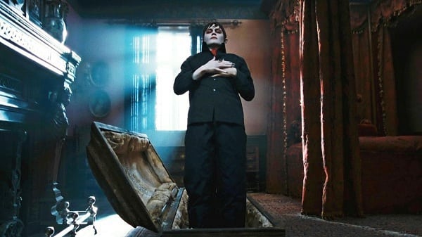 Dark Shadows Stars Johnny Depp