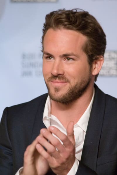 Ryan Reynolds clapping