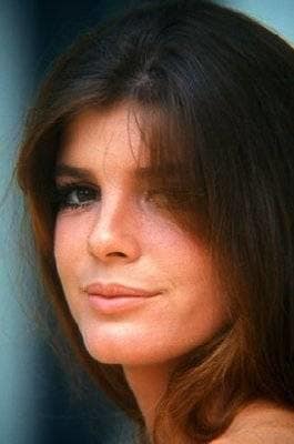 Elaine Robinson Picture
