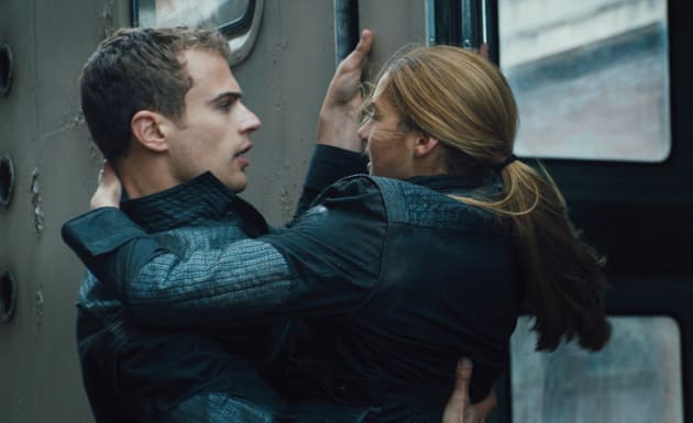 Theo James Shailene Woodley Star In Divergent