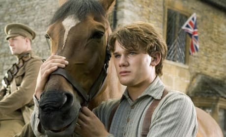 Jeremy Irvine Stars in War Horse